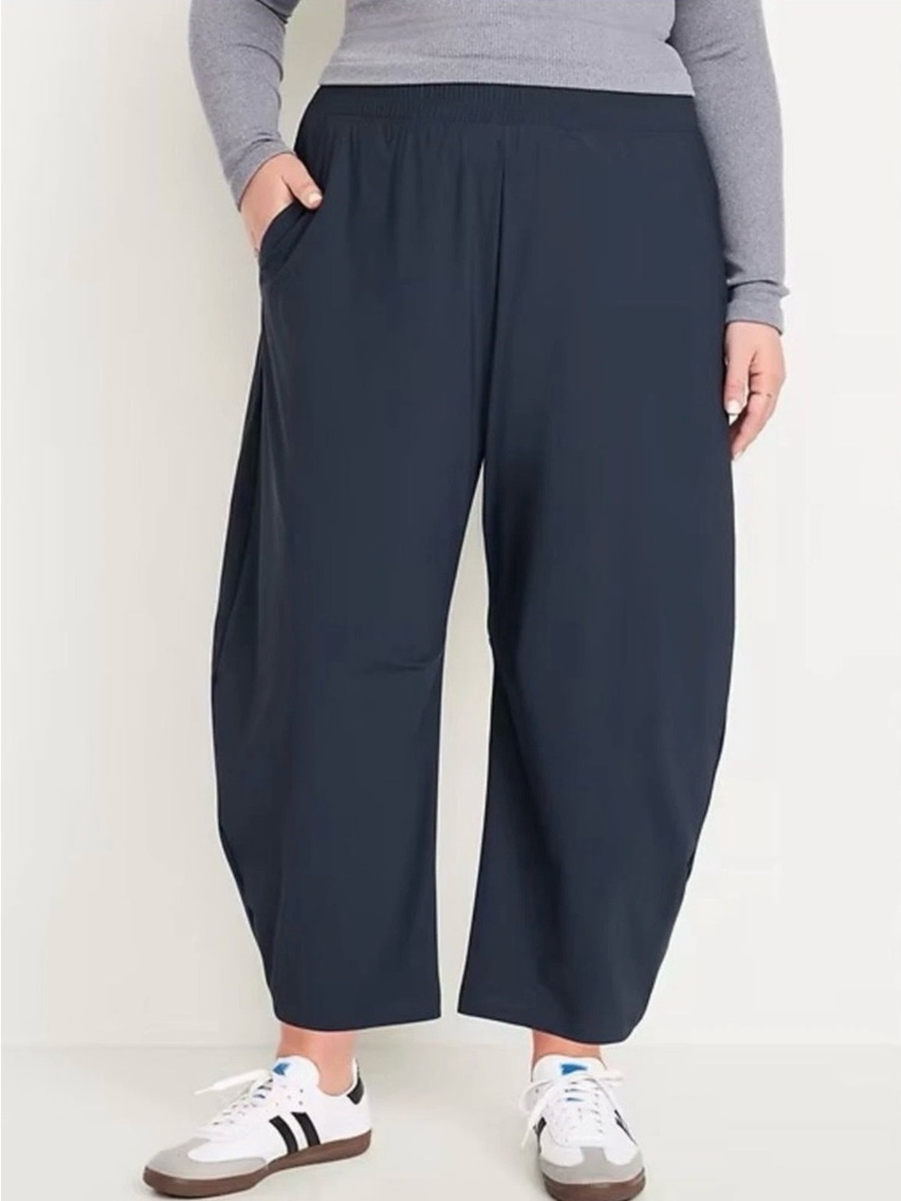 Old Navy Women’s High-Rise SleekTech Barrel Ankle Pants Navy Large